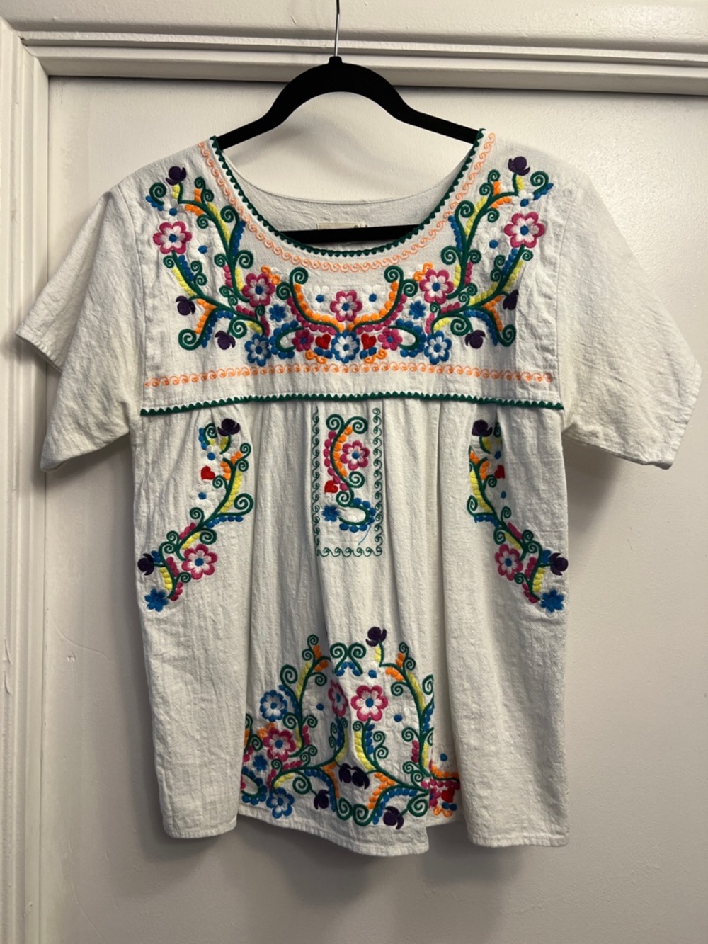 Embroidered Floral White Peasant Top Mexican-Style Pueblo Blouse Size Large